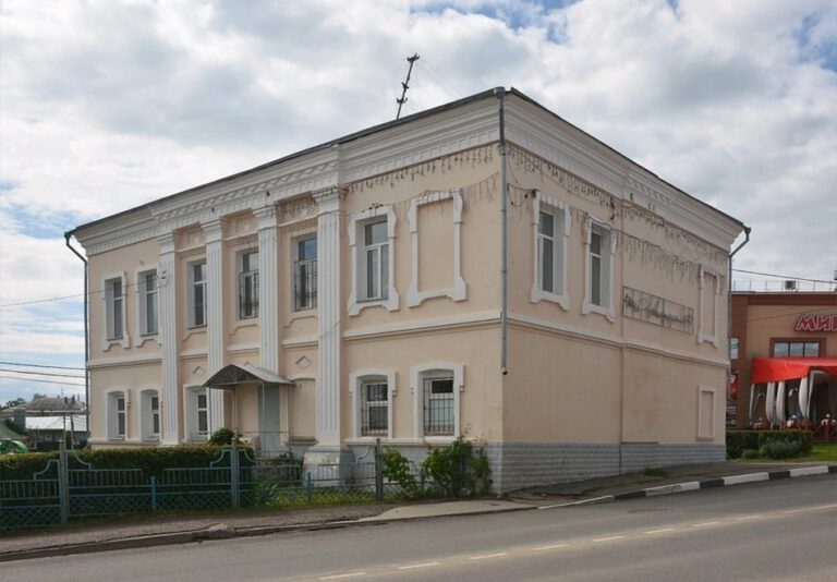 Дом Долгановых в переулке Луначарского, 8а — бывшая вотчинная контора графов Шереметевых. Фото Н. Б. Федотова
