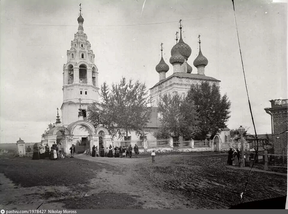 Воскресенская церковь. Фотография около 1900 года