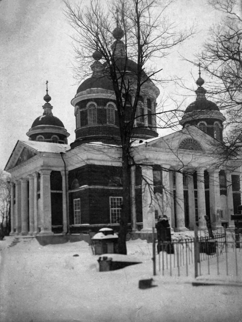 Богоявленская единоверческая церковь, построенная в 1814–1816 годах и взорванная в 1931-м. Фотография начала XX века